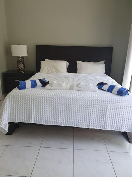 Townhouse By The Bay, Little Bay Country Club ,Negril Villa Orange Bay Kültér fotó