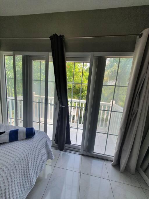Townhouse By The Bay, Little Bay Country Club ,Negril Villa Orange Bay Kültér fotó