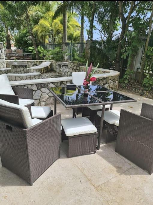 Townhouse By The Bay, Little Bay Country Club ,Negril Villa Orange Bay Kültér fotó